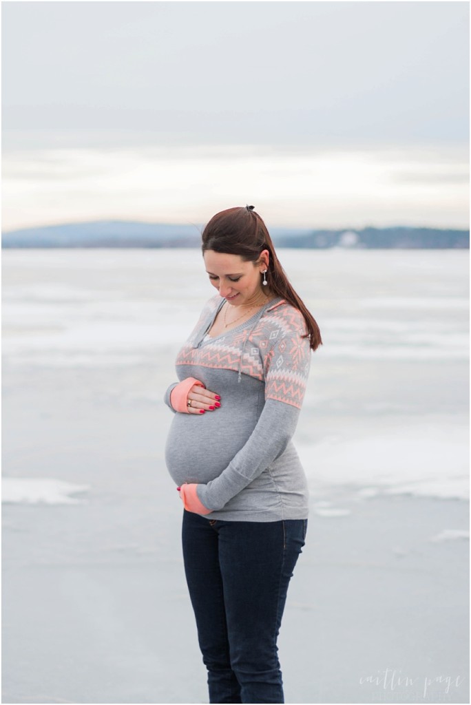 Ossipee Lake Freedom New Hampshire Outdoor Winter Maternity Session00005