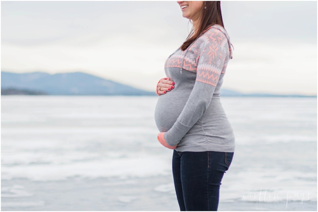 Ossipee Lake Freedom New Hampshire Outdoor Winter Maternity Session00009