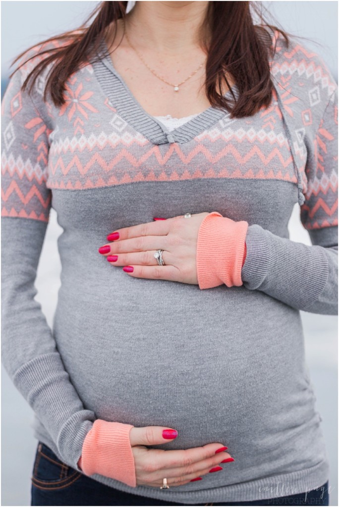 Ossipee Lake Freedom New Hampshire Outdoor Winter Maternity Session00011