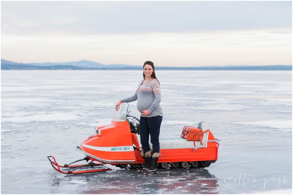 Ossipee Lake Freedom New Hampshire Outdoor Winter Maternity Session00015