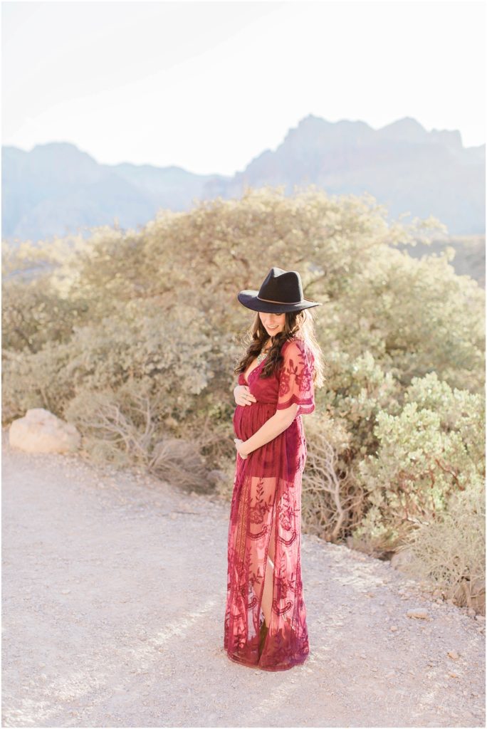 bohemian-mother-to-be-in-the-desert