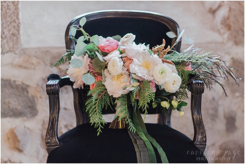 wedding-bouquet-on-black-chair