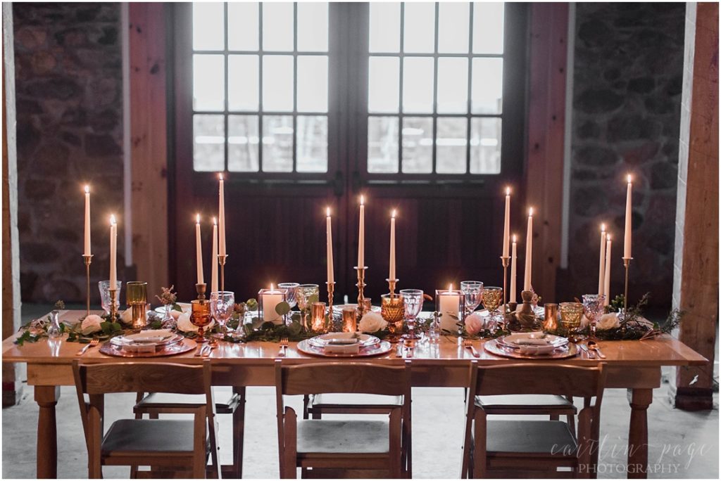 wedding-tablescape-in-barn