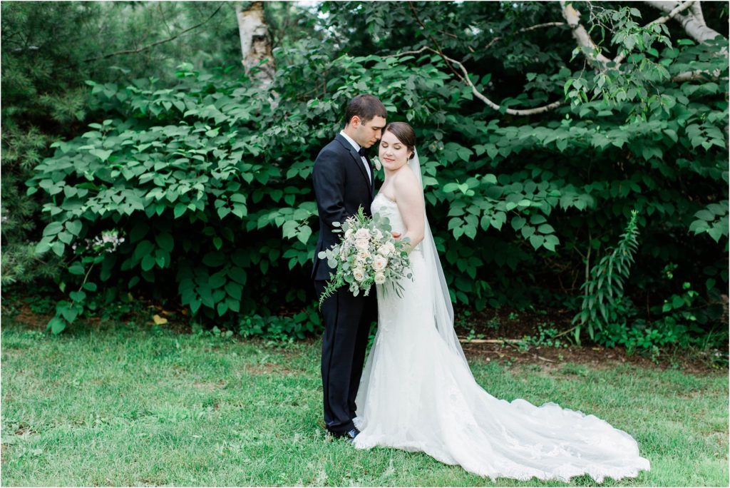 bride and groom kissing wentworth inn jackson new hampshire