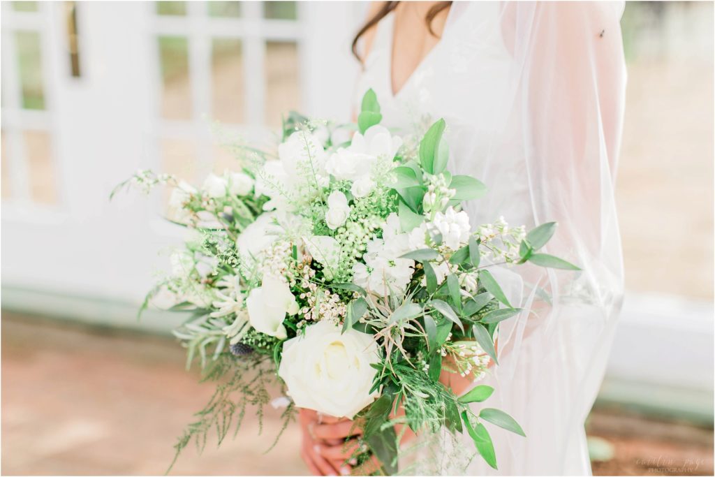 bridal bouquet with wedding veil