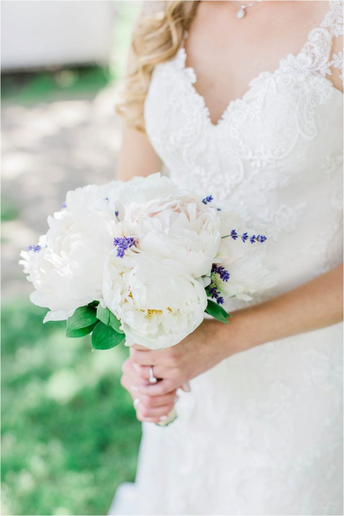 bridal bouquet with wedding veil