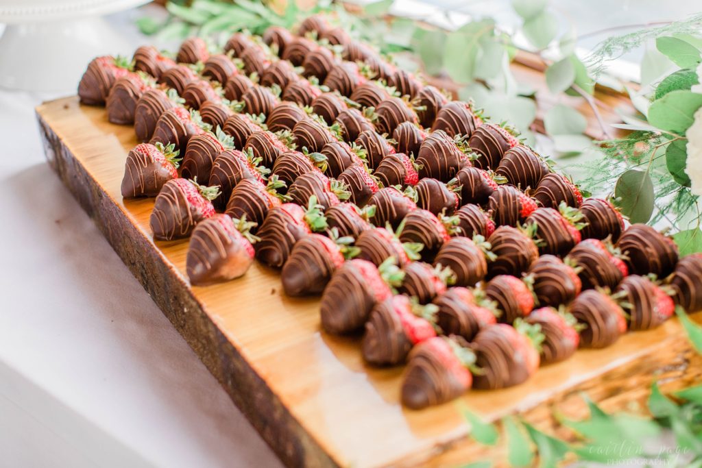 Chocolate covered strawberries for wedding dessert