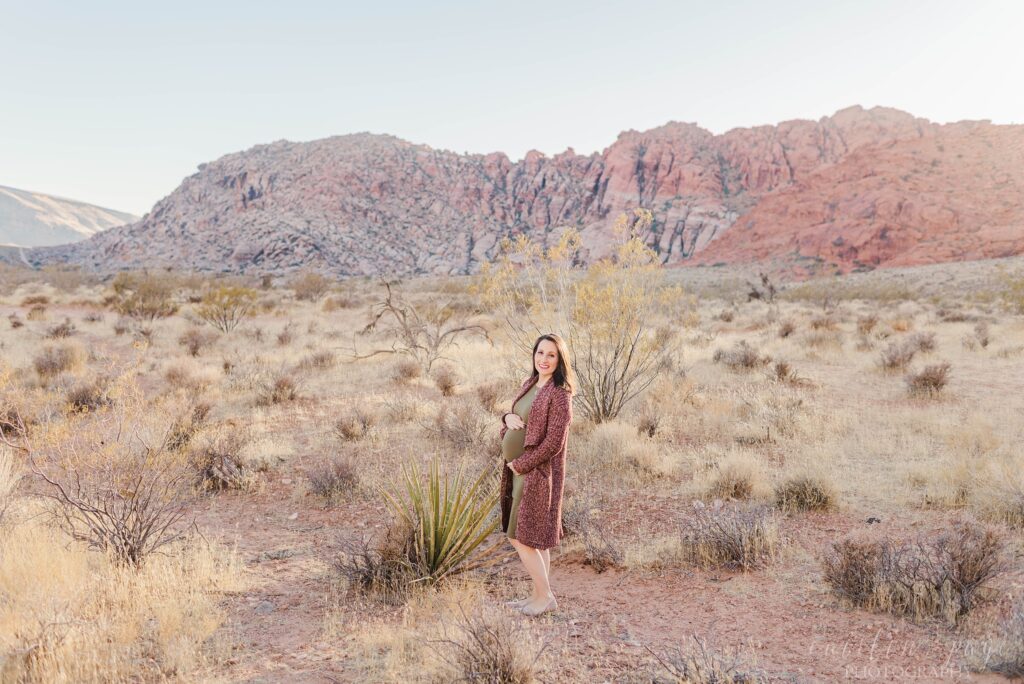 Maternity session in the desert