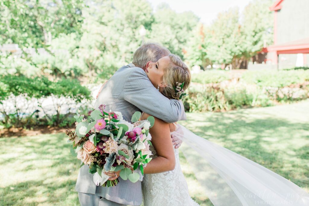 Bride and dad first look