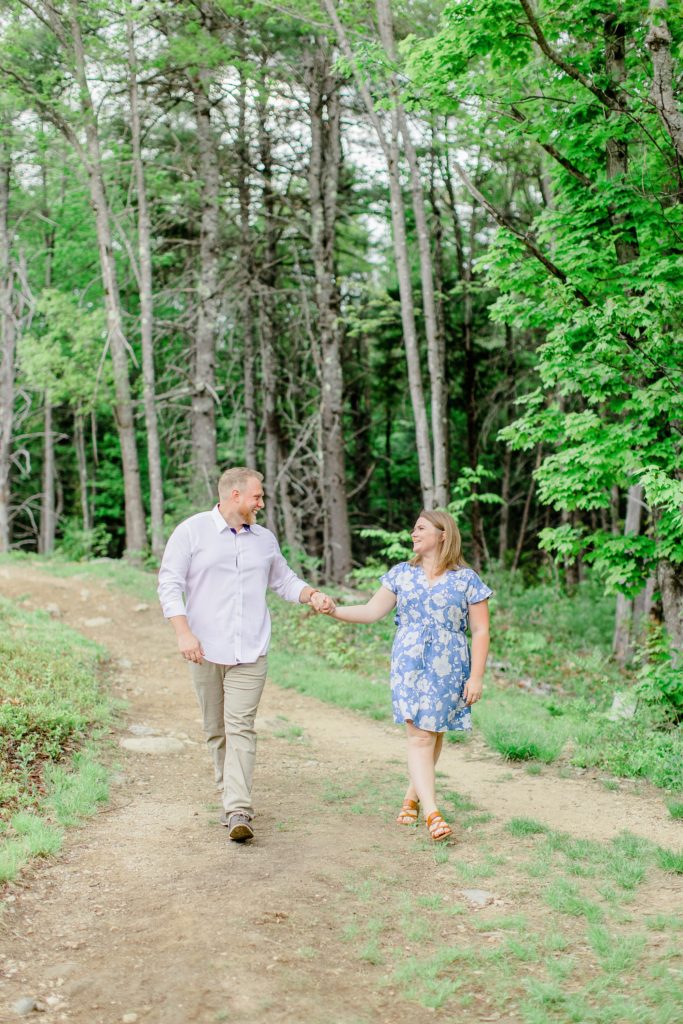 Bright spring engagement session on Foss Mountain
